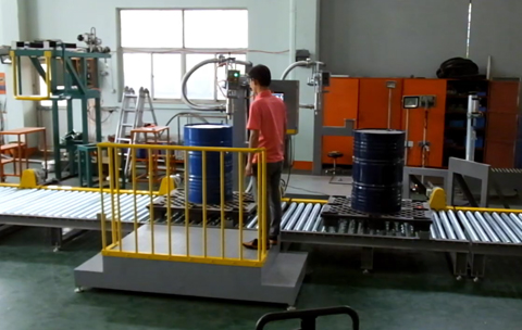 仲恒50GL*4桶式計量液體灌裝機測試視頻