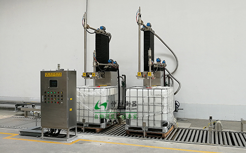 仲恒GAF1500L2-A自動灌裝生產(chǎn)線 全自動灌裝機客戶安裝現(xiàn)場！