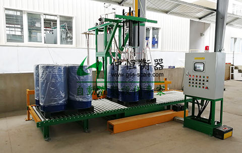 GAF-1500S2A自動(dòng)灌裝生產(chǎn)線現(xiàn)場 200Lx4桶