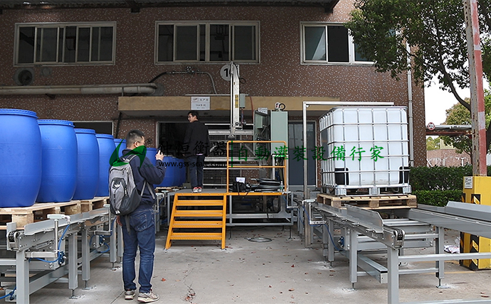 GAF-1500型200L*4桶 IBC噸桶自動灌裝線現場調試5