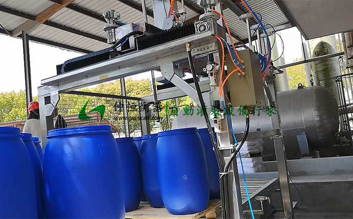 GAF-1500型200L*4桶 IBC噸桶自動灌裝線現場調試8