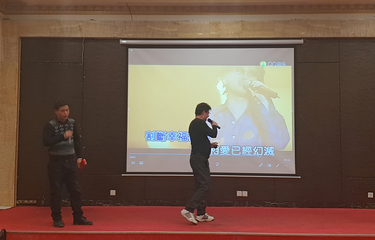 仲恒2018年終尾牙現場唱歌活動1